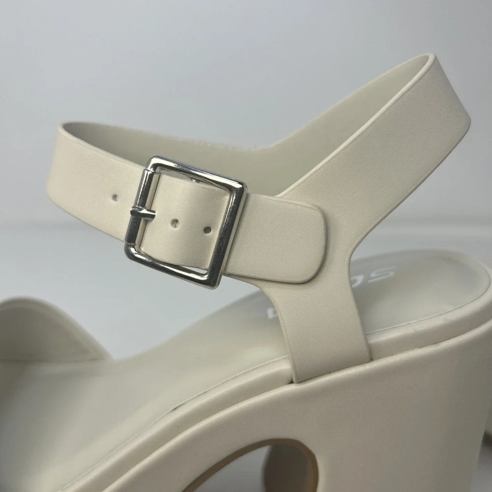 Soda Launch Women's Platform Sandals Square Toe Chunky Heel Off White Size 7 NIB